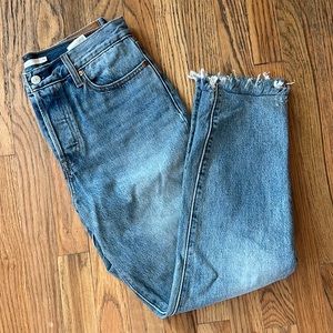 Levi Wedgie Cropped Jean